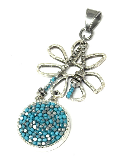 Eye-catching design, this Handmade Glass Seed Bead Mosaic Floral Pendant is perfect for everyday wear, allowing you to express your unique style.